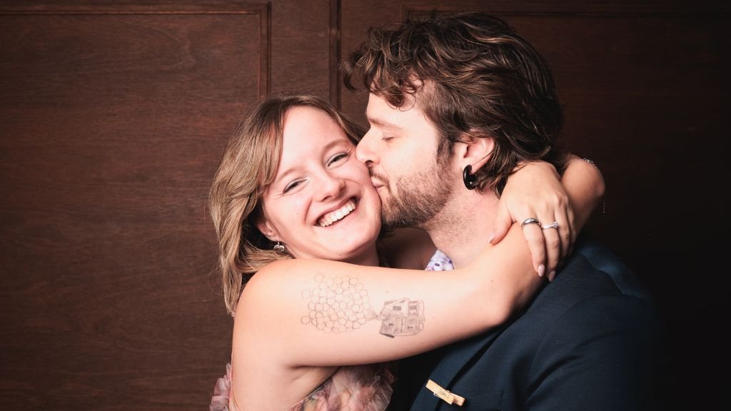 Couple heureux et complice LeStudiobooth Jason Macca Photomaton haut de gamme et accessible